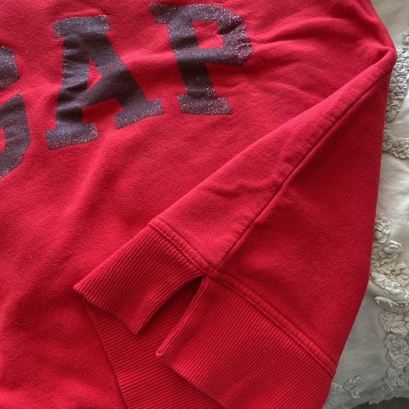 Gap women’s red cropped oversized sweatshirt with sparkly “Gap” lettering - Picture 6 of 6